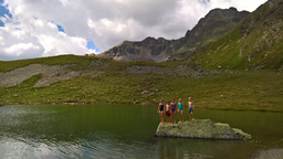 Inseleroberung im kühlen Bergsee!